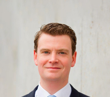 Portrait Benjamin Pohl. Büste, vor neutralen Hintergrund.