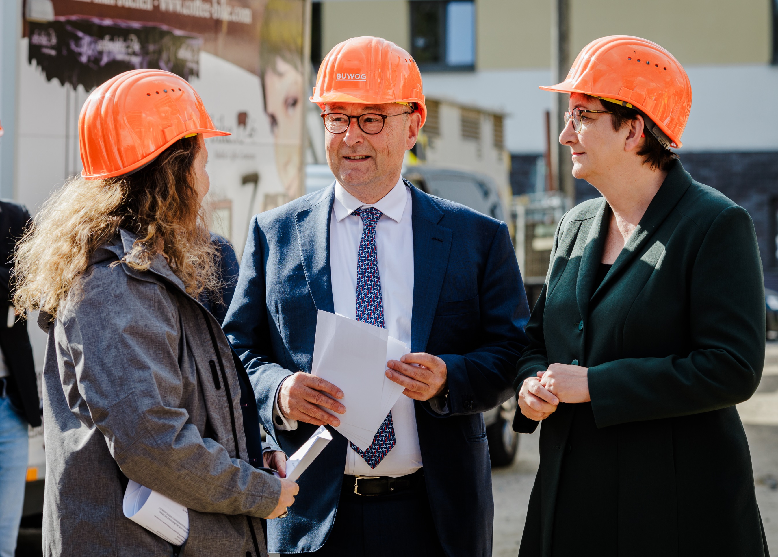 Baustellenbegehung Hygge Höfe mit Bauministerin Klara Geywitz